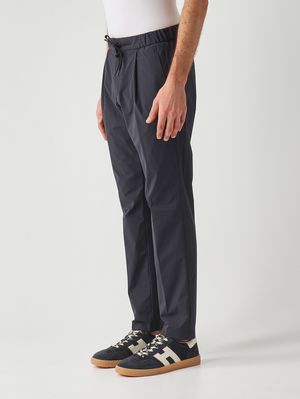 2. Pantalón de hombre de nailon elástico superligero azul marino