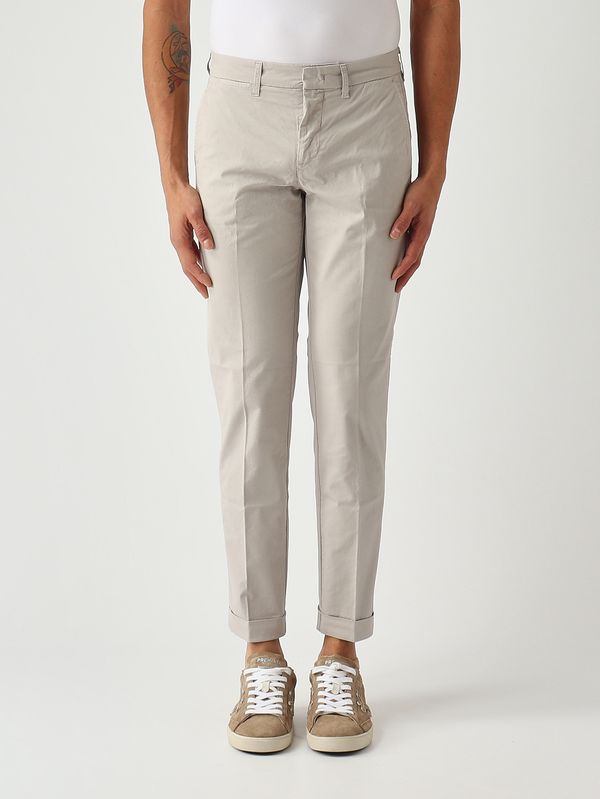 Pantalón de hombre de gabardina de algodón elástico. Gris Claro Fay