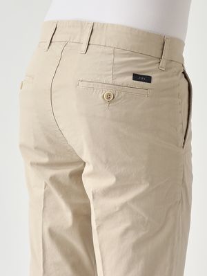 4. Pantalone uomo in gabardina di cotone stretch Beige