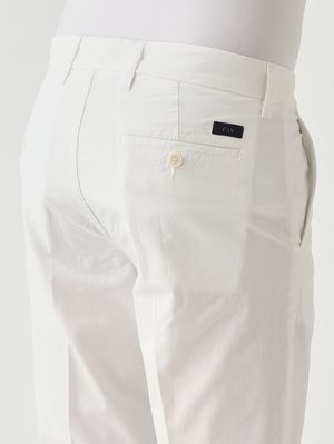 4. Pantalone uomo in gabardina di cotone stretch Bianco