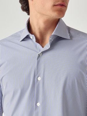 5. Herrenhemd aus bügelfreiem Stretchgewebe Weiß-Blau