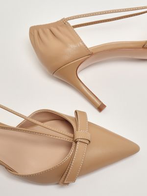 4. Zapatos de salón para mujer de piel Arena