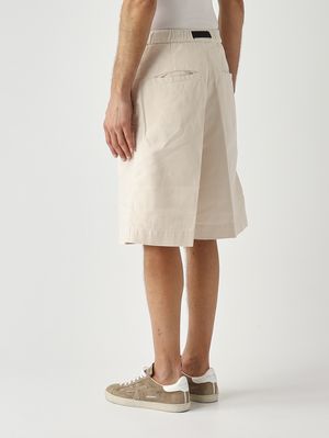 3. Bermuda para hombre SU91 de sarga de algodón. Crudo