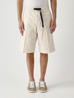1. Bermuda para hombre SU91 de sarga de algodón. Crudo