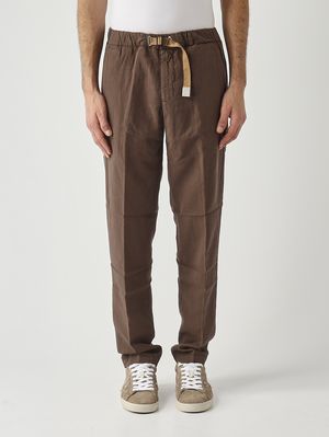 1. Pantalón para hombre Greg de tela paracaídas de mezcla de algodón y lino. Cacao