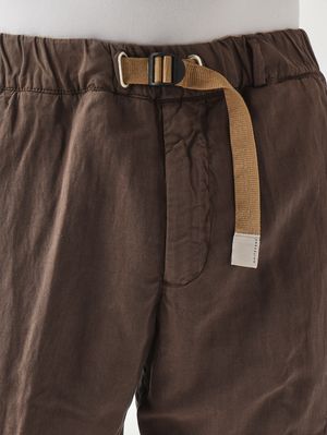 4. Pantalón para hombre Greg de tela paracaídas de mezcla de algodón y lino. Cacao