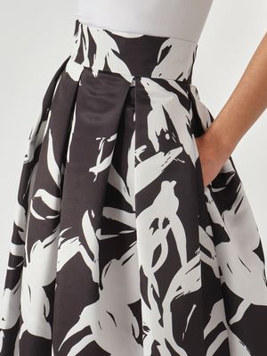 8. Gonna donna L.100 in tessuto duchesse effetto satin Nero-Avorio