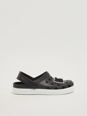 1. Zueco de goma para niño Negro