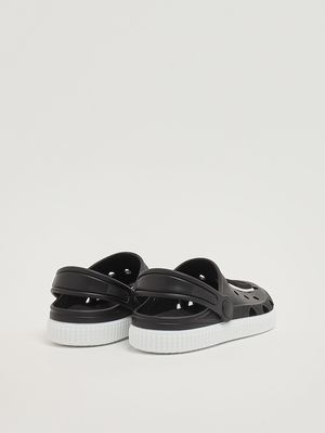 3. Zueco de goma para niño Negro