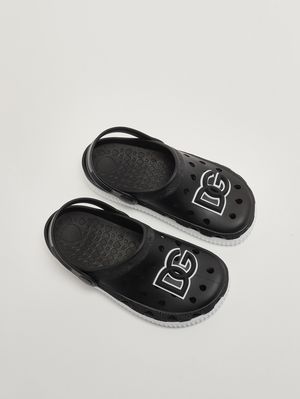 2. Zueco de goma para niño Negro