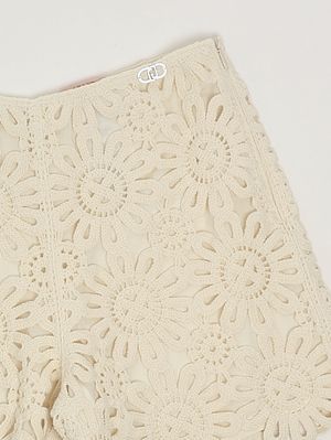 3. Shorts de niña de algodón a crochet Natural
