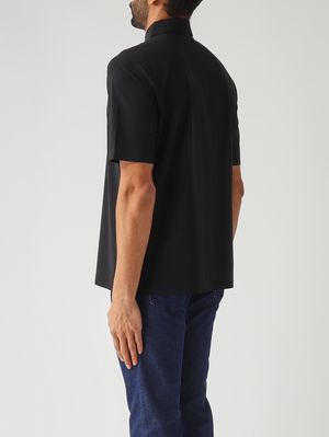 4. Polo para hombre de tejido técnico ultraligero Negro