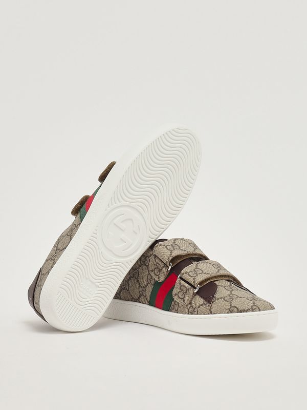 4. Zapatillas deportivas para niño en tejido GG Supreme y piel. Beige Gucci 463091facyf
