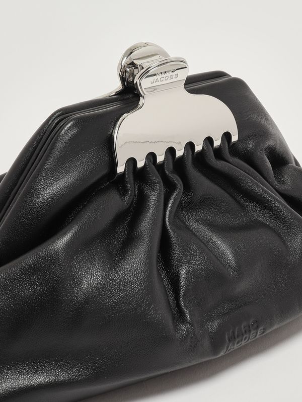 6. Clutch femme The Small Claw Clip en cuir Noir Marc Jacobs 2r5hcl004h01