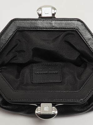 5. Clutch femme The Small Claw Clip en cuir Noir