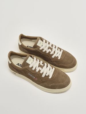 2. Sneakers uomo Medalist in suede Sigaro