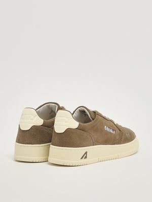 3. Sneakers uomo Medalist in suede Sigaro