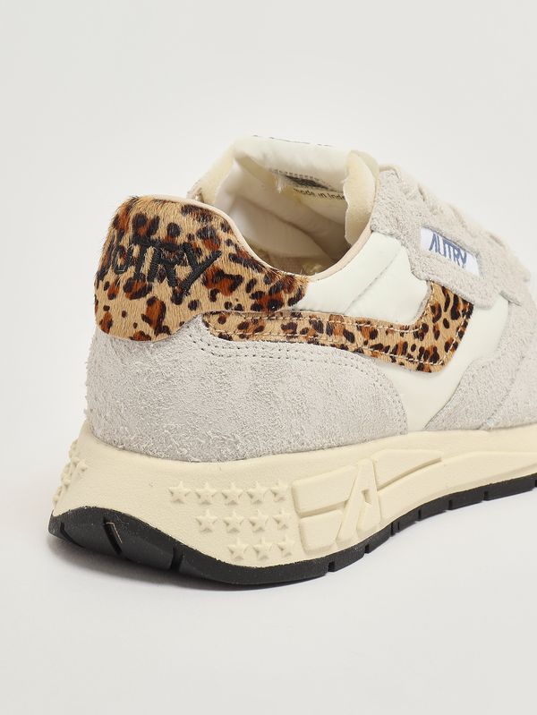 5. Zapatillas de mujer Reelwind en piel y nailon Blanco-Leopardo Autry wwlwep01
