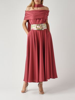 2. Robe pour femme en tissu effet satiné. Amarante