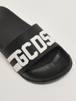 5. Kids' rubber sandals Black-White