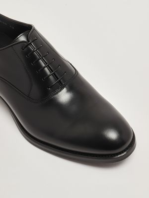 5. Stringata uomo Oxford in pelle spazzolara Nero