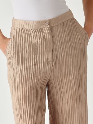 5. Pantalón de mujer en tejido lurex. Arena