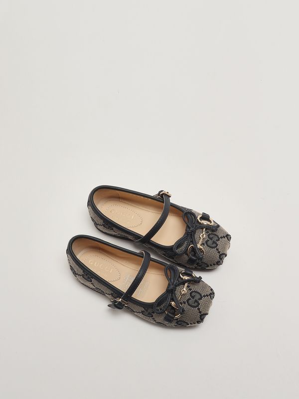 2. Ballerines pour enfant en cuir velouté et toile. Beige-Bleu Gucci 856589hwk20