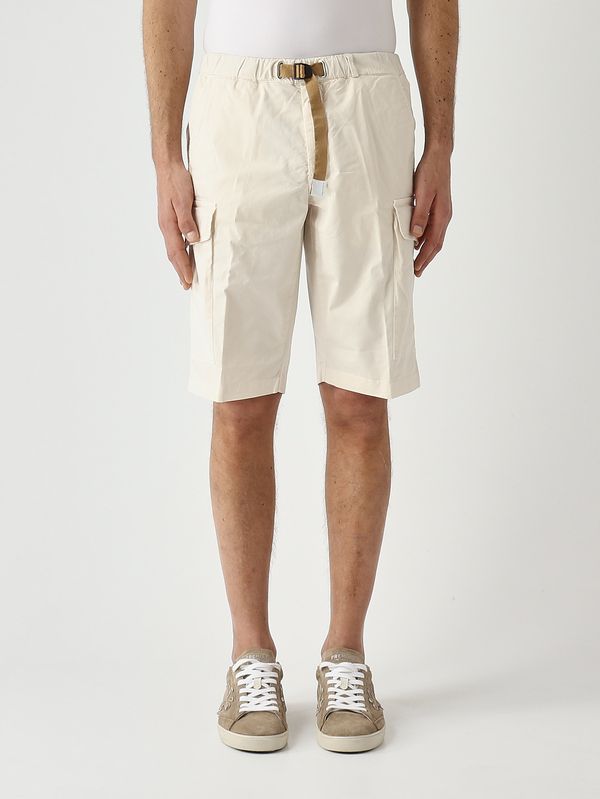 Bermuda para hombre SU50 Kurt en sarga de algodón elástico. Marfil White sand