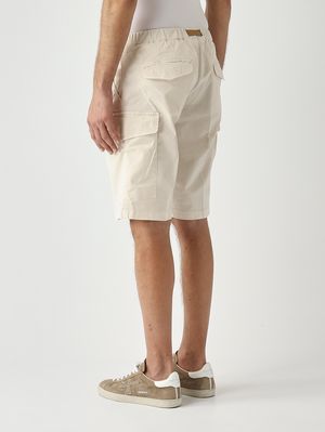 3. Bermuda para hombre SU50 Kurt en sarga de algodón elástico. Marfil
