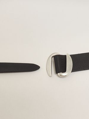 2. Cinturón de hombre de ante Negro