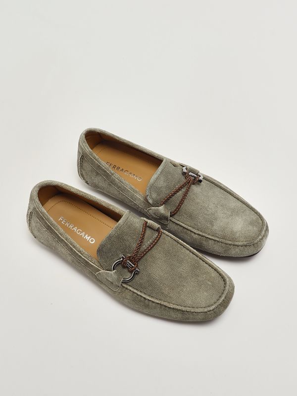 2. Mocassins pour homme Driver Front 4 en daim Gris-Vert Ferragamo 02b796789635