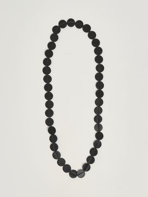 1. Collier pour femme en simili cuir. Noir