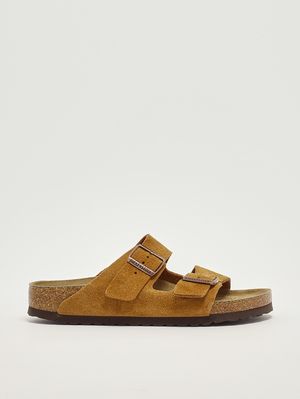 1. Sandale Arizona Soft Footbed en daim Tabac