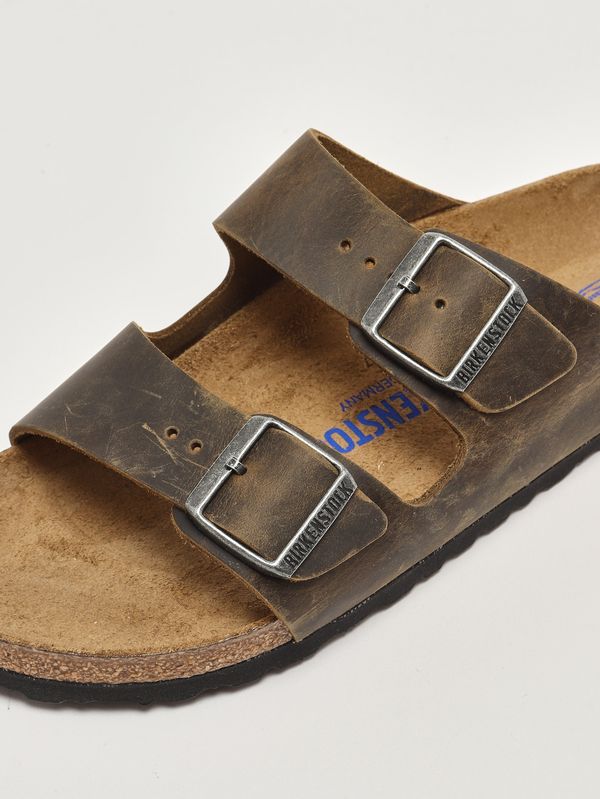 5. Sandalo Arizona Soft Foot Bed in pelle oliata Kaki Chiaro Birkenstock 1019377