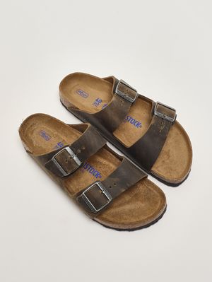 2. Sandalo Arizona Soft Foot Bed in pelle oliata Kaki Chiaro