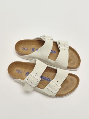 2. Arizona Soft Footbed Sandale aus Wildleder Antikweiß