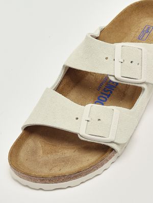 5. Arizona Soft Footbed Sandale aus Wildleder Antikweiß