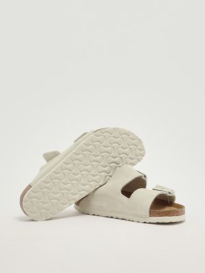 4. Arizona Soft Footbed Sandale aus Wildleder Antikweiß