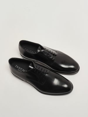 2. Zapatos Derby de hombre con cordones en piel cepillada. Negro