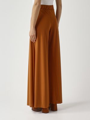 4. Pantalón de mujer en punto suave. Caramelo