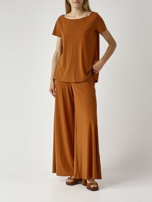 2. Pantalón de mujer en punto suave. Caramelo