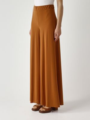 3. Pantalón de mujer en punto suave. Caramelo