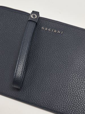 4. Herren-Pochette Micron aus Leder Marine