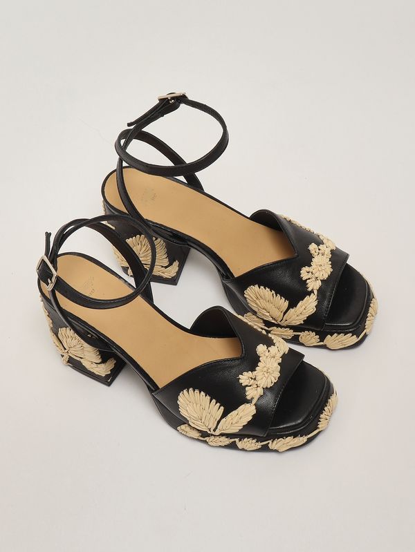 2. Sandalia de mujer Vasilia en piel de napa. Negro Castaner vasilia/280
