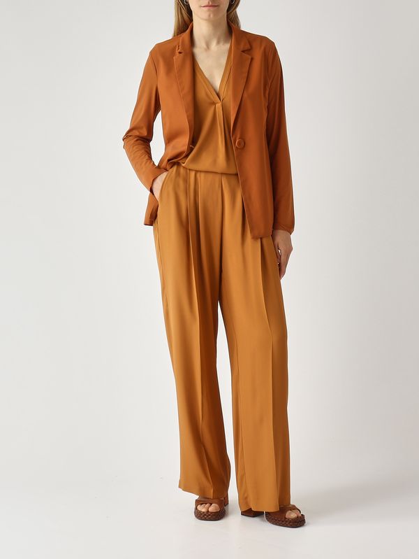 2. Blazer de mujer en suave tejido de punto elástico. Caramelo Maliparmi jd646570210