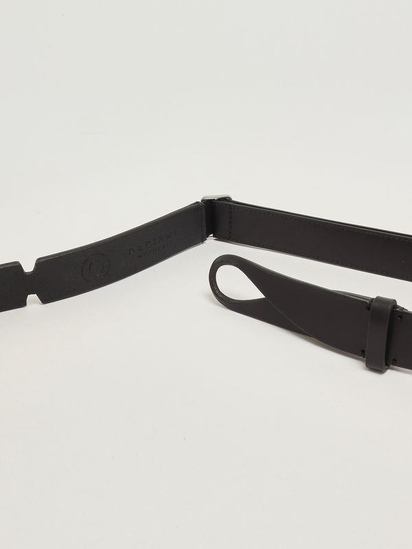3. Cinturón de hombre No Buckle Bull de piel Negro Orciani nb0004bul