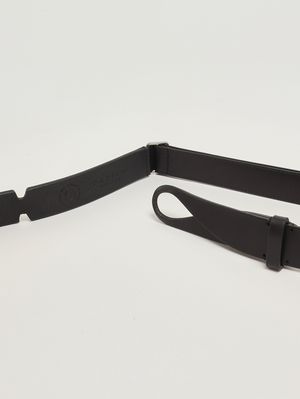 3. Cinturón de hombre No Buckle Bull de piel Negro