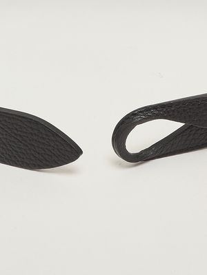 2. Cinturón de hombre No Buckle Micron de piel martillada Negro