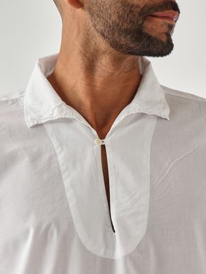 5. Herrenhemd aus Baumwollmusselin Weiß