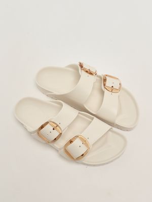 2. Sandalia Arizona Big Buckle para mujer en goma EVA Blanco sucio